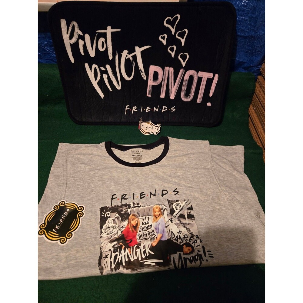Friends Muscle Shirt / Floor Mat Lot (ST-5)